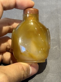 Six Chinese agate, jade and glass snuff bottles, 19/20th C.