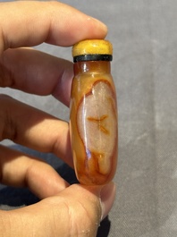 Six Chinese agate, jade and glass snuff bottles, 19/20th C.