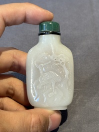 Two Chinese jade snuff bottles, 18/19th C.