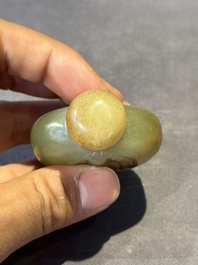 Six Chinese agate, jade and glass snuff bottles, 19/20th C.