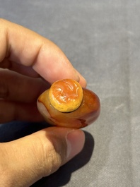 Six Chinese agate, jade and glass snuff bottles, 19/20th C.