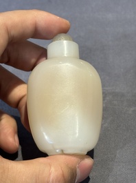 Six Chinese agate, jade and glass snuff bottles, 19/20th C.