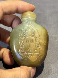 Six Chinese agate, jade and glass snuff bottles, 19/20th C.