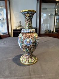 A Chinese Beijing enamel vase with floral design, 19/20th C.