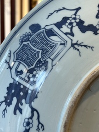 A large Chinese blue and white 'Bleu de Hue' dish for the Vietnamese market, Shi De Ding Zhi 世德定製 mark, 19th C.