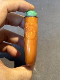 A rare Chinese amber snuff bottle with lion handles, 19th C.