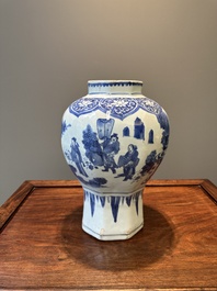 A Chinese blue and white octagonal 'Zhi Ri Gao Sheng 指日高昇' vase, Transitional period