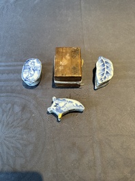 Three Chinese blue and white incense boxes and covers for the Japanese market, late Ming, 17th C.