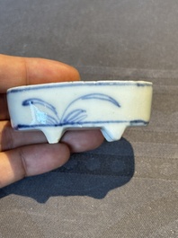 Three Chinese blue and white incense boxes and covers for the Japanese market, late Ming, 17th C.