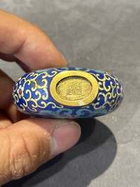 Six Chinese cloisonn&eacute; snuff bottles, Qianlong mark, 19/20th C.
