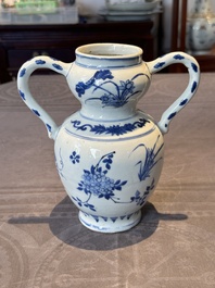 A Chinese blue and white vase with floral design and two handles, Transitional period