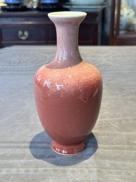 A Chinese monochrome peachbloom-glazed vase, Qianlong mark, 19/20th C.