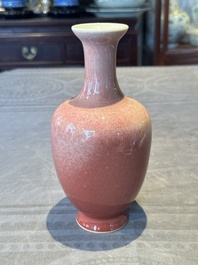 A Chinese monochrome peachbloom-glazed vase, Qianlong mark, 19/20th C.