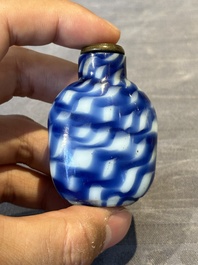 Five Chinese glass snuff bottles, 19/20th C.
