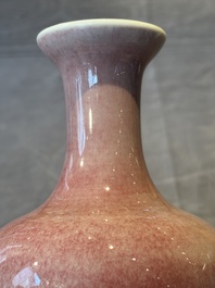 A Chinese monochrome peachbloom-glazed vase, Qianlong mark, 19/20th C.