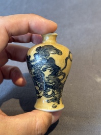 Six various Chinese porcelain and glass snuff bottles, 19th C.