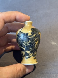 Six various Chinese porcelain and glass snuff bottles, 19th C.
