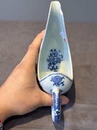 A varied collection of Chinese porcelain, Kangxi and later
