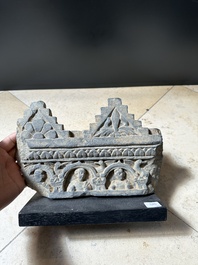 Five Gandhara grey schist frieze fragments with narrative design, 1/5th C.