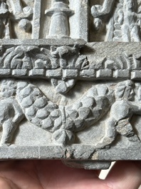Five Gandhara grey schist frieze fragments with narrative design, 1/5th C.