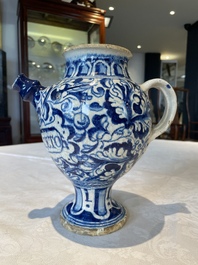 A blue and white Antwerp maiolica 'a foglie' wet drug jar, 2nd half 16th C.