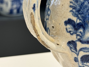 A blue and white Antwerp maiolica 'a foglie' wet drug jar, 2nd half 16th C.