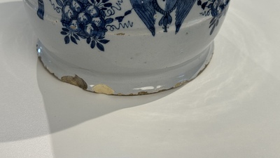 A large blue and white Dutch Delft albarello, inscribed 'Rosar:Pallidar', 18th C.