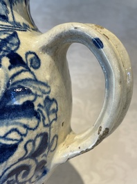 A blue and white Antwerp maiolica 'a foglie' wet drug jar, 2nd half 16th C.