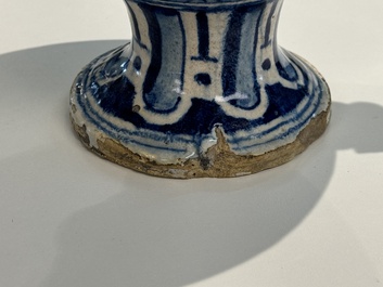 A blue and white Antwerp maiolica 'a foglie' wet drug jar, 2nd half 16th C.