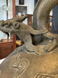 A Chinese bronze 'dragon' bell, 19th C.