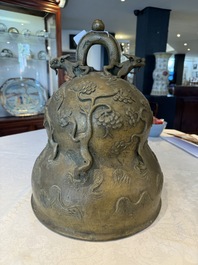 A Chinese bronze 'dragon' bell, 19th C.