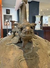 A Chinese bronze 'dragon' bell, 19th C.