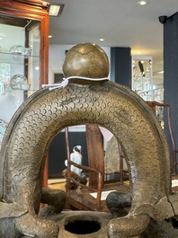 A Chinese bronze 'dragon' bell, 19th C.