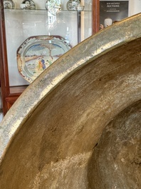 A Chinese bronze 'dragon' bell, 19th C.