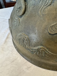 A Chinese bronze 'dragon' bell, 19th C.