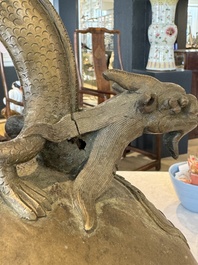 A Chinese bronze 'dragon' bell, 19th C.