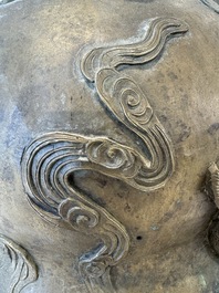 A Chinese bronze 'dragon' bell, 19th C.