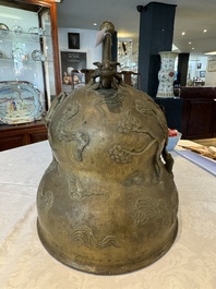 A Chinese bronze 'dragon' bell, 19th C.