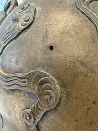 A Chinese bronze 'dragon' bell, 19th C.