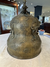 A Chinese bronze 'dragon' bell, 19th C.