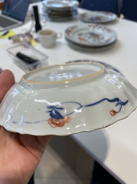 A pair of Chinese Imari-style plates, a plate and a pair of saucers, Kangxi/Yongzheng