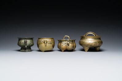 Six various Chinese bronze censers, 19/20th C.