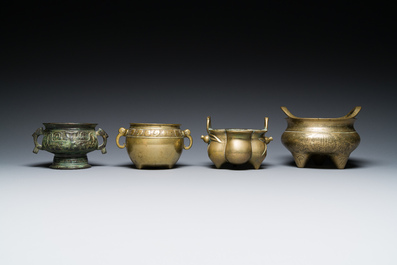 Six various Chinese bronze censers, 19/20th C.