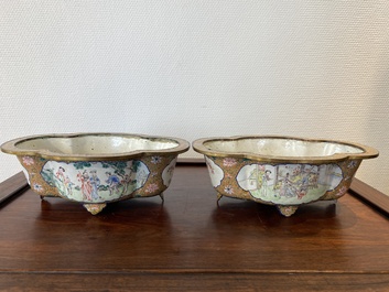 A pair of Chinese Canton enamel quatrefoil jardini&egrave;res with figural design, Qianlong mark, 19th C.
