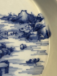 A Chinese blue and white 'river landscape' plate, 18/19th C.