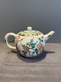 A Chinese famille verte 'phoenixes and peonies' teapot, Kangxi