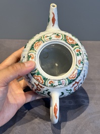 A Chinese famille verte 'phoenixes and peonies' teapot, Kangxi