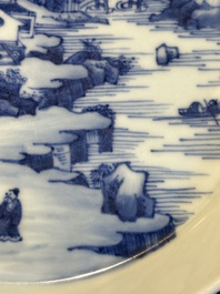A Chinese blue and white 'river landscape' plate, 18/19th C.