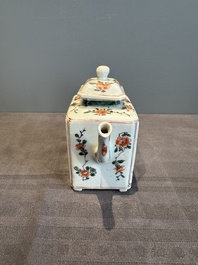 A Chinese famille verte rectangular 'lotus' teapot, Kangxi