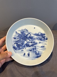 A Chinese blue and white 'river landscape' plate, 18/19th C.